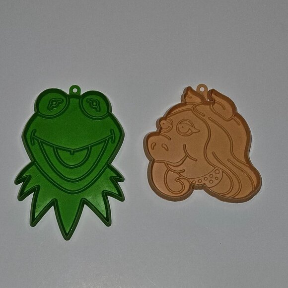 2 VTG Cookie Cutters Lot Muppets Kermit the Frog Miss Piggy - Picture 2 of 3